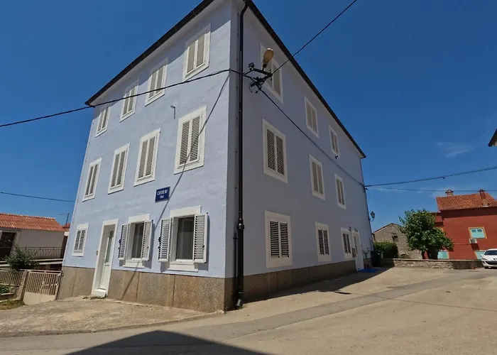 Gostinjska kuća With Wifi - Diklo, - 19877 *